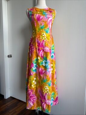 Polynesian Bazaar 🌺 Hot Color 🍍 Floral Dress